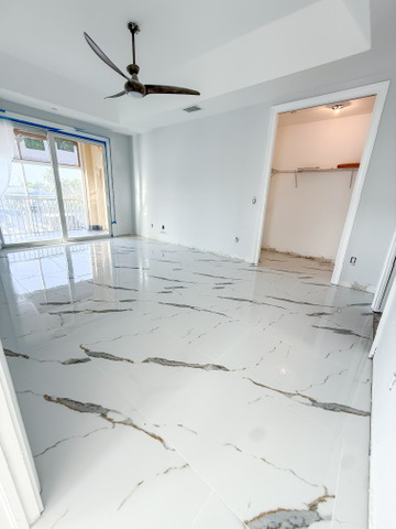 Luxury marble walk-in shower by Premier Magnolia Homes